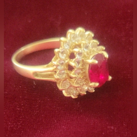 Double halo 3D red stone ring. Not tested sz6 vintage - Picture 2 of 5
